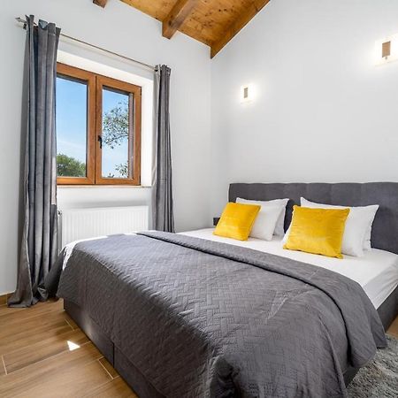 New! Promina Luxury Villa With 72Sqm Heated Pool, Jacuzzi, Infrared Sauna, Tennis Court, Media Room Bogatić Eksteriør billede