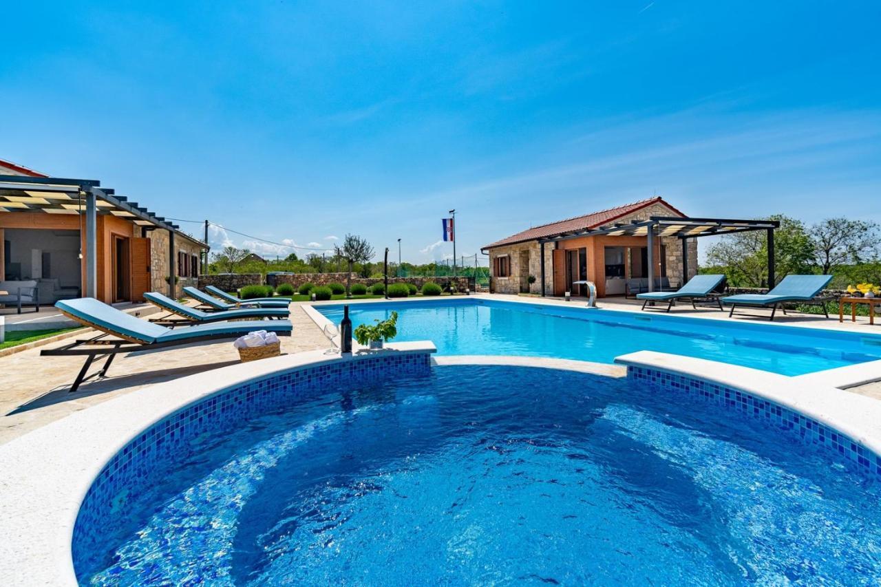 New! Promina Luxury Villa With 72Sqm Heated Pool, Jacuzzi, Infrared Sauna, Tennis Court, Media Room Bogatić Eksteriør billede