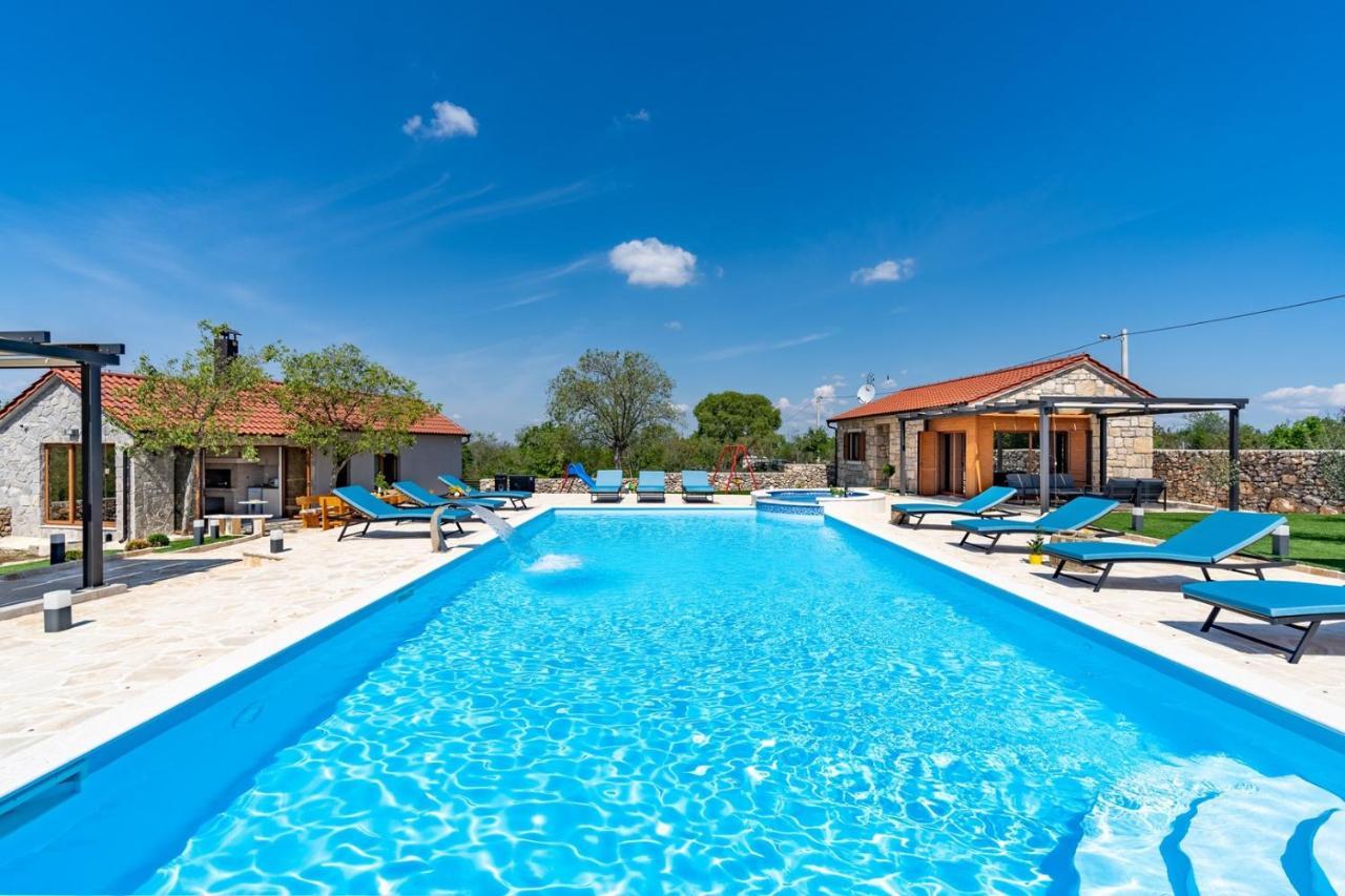 New! Promina Luxury Villa With 72Sqm Heated Pool, Jacuzzi, Infrared Sauna, Tennis Court, Media Room Bogatić Eksteriør billede