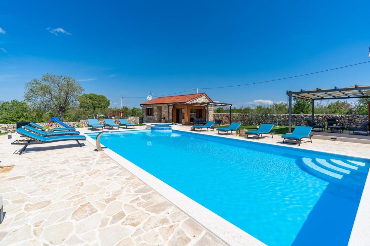 New! Promina Luxury Villa With 72Sqm Heated Pool, Jacuzzi, Infrared Sauna, Tennis Court, Media Room Bogatić Eksteriør billede