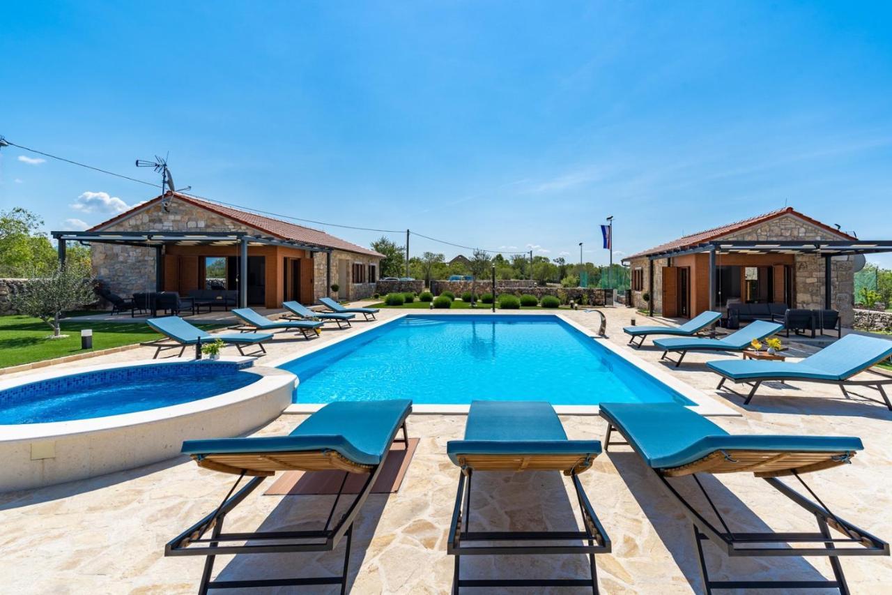 New! Promina Luxury Villa With 72Sqm Heated Pool, Jacuzzi, Infrared Sauna, Tennis Court, Media Room Bogatić Eksteriør billede