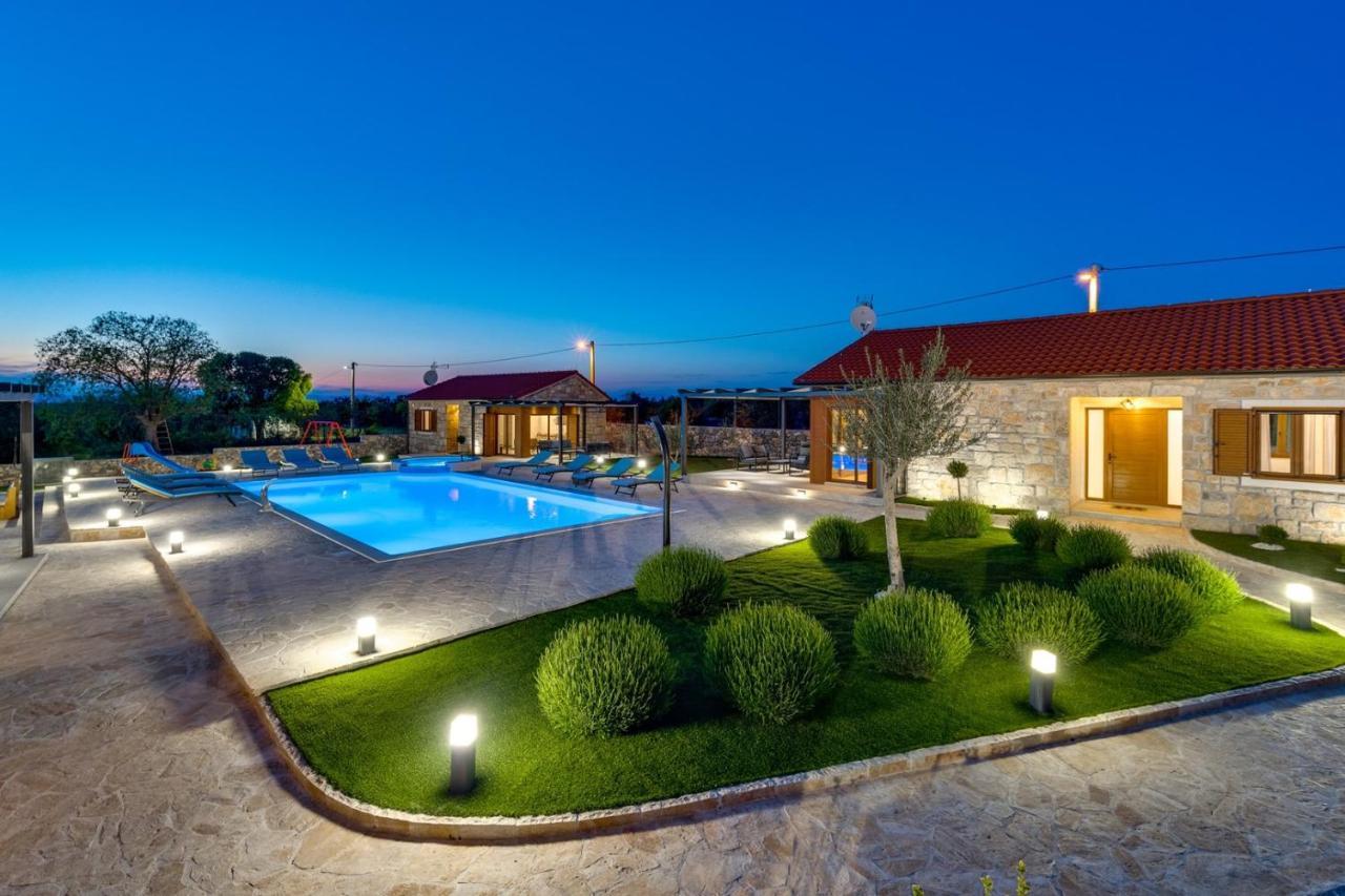 New! Promina Luxury Villa With 72Sqm Heated Pool, Jacuzzi, Infrared Sauna, Tennis Court, Media Room Bogatić Eksteriør billede