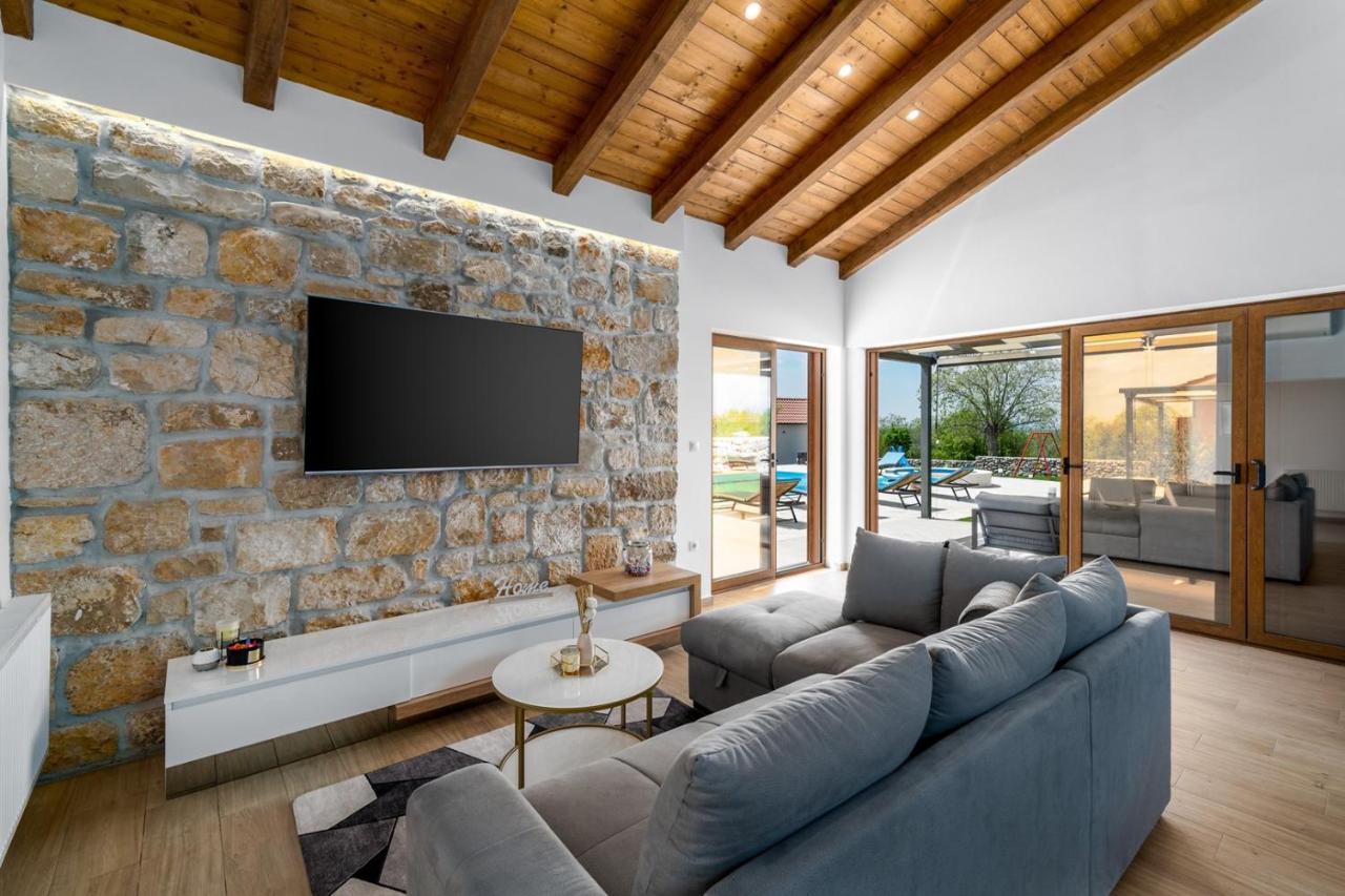 New! Promina Luxury Villa With 72Sqm Heated Pool, Jacuzzi, Infrared Sauna, Tennis Court, Media Room Bogatić Eksteriør billede