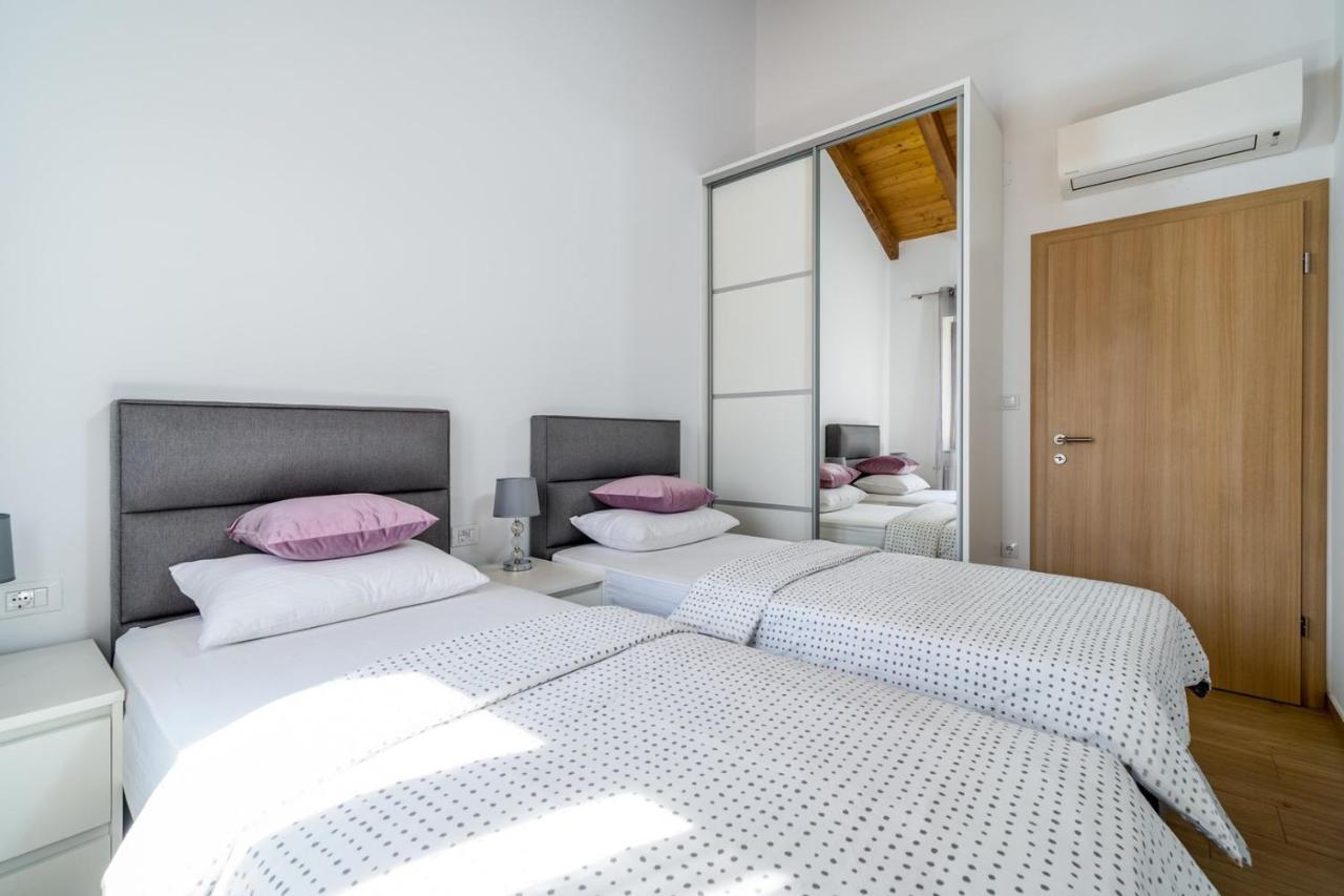 New! Promina Luxury Villa With 72Sqm Heated Pool, Jacuzzi, Infrared Sauna, Tennis Court, Media Room Bogatić Eksteriør billede