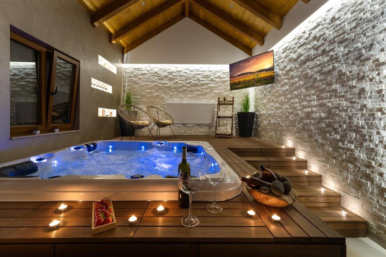 New! Promina Luxury Villa With 72Sqm Heated Pool, Jacuzzi, Infrared Sauna, Tennis Court, Media Room Bogatić Eksteriør billede