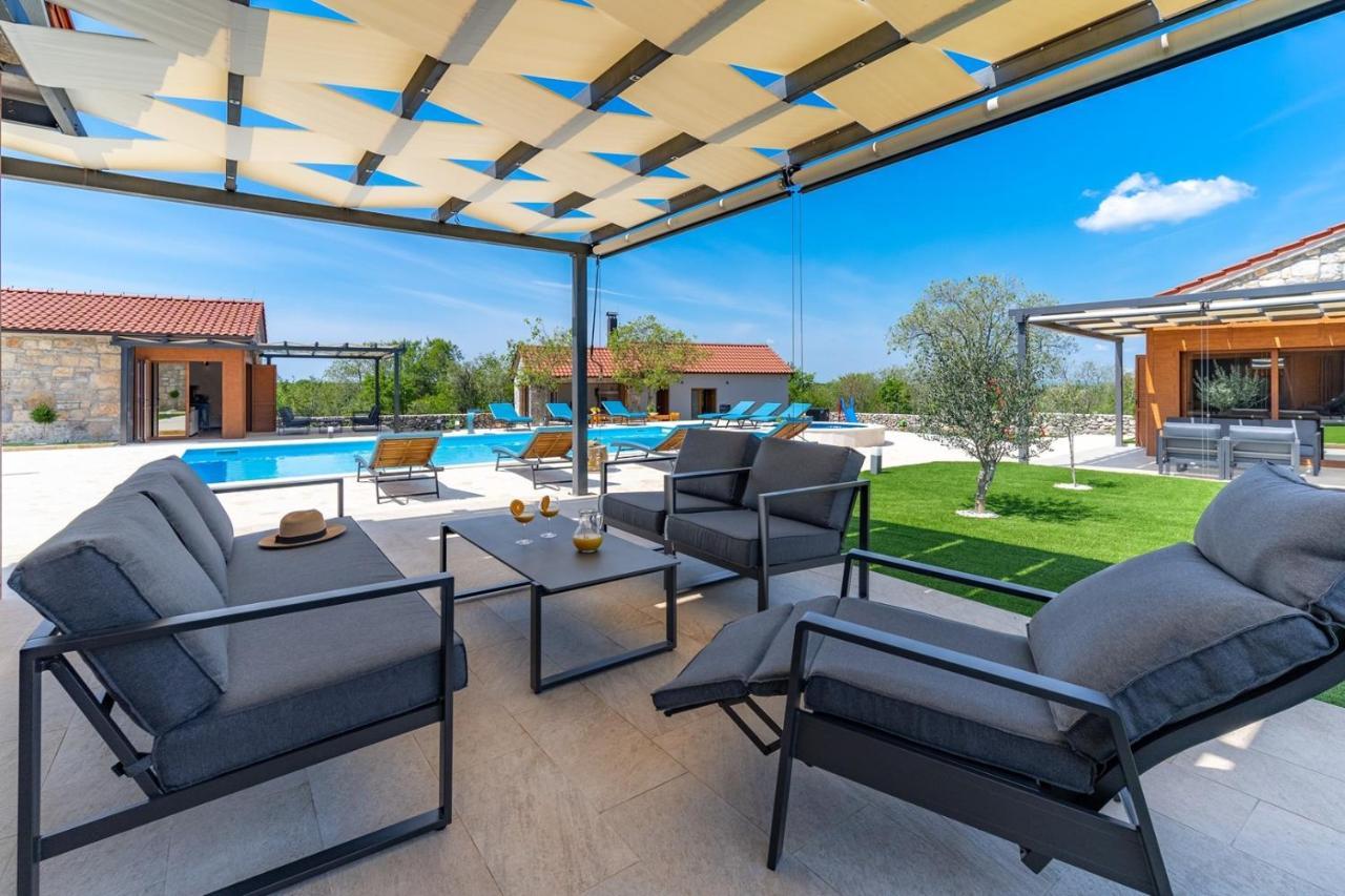 New! Promina Luxury Villa With 72Sqm Heated Pool, Jacuzzi, Infrared Sauna, Tennis Court, Media Room Bogatić Eksteriør billede