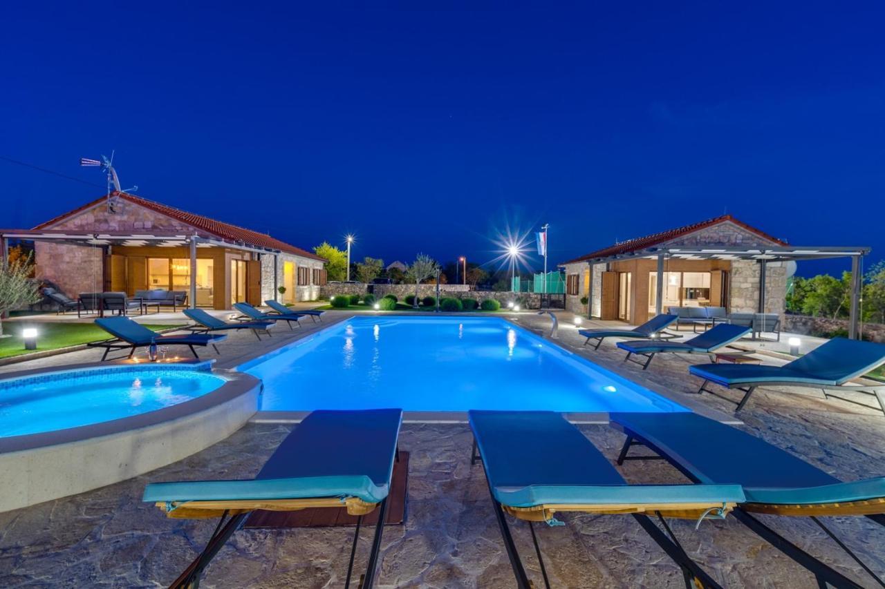 New! Promina Luxury Villa With 72Sqm Heated Pool, Jacuzzi, Infrared Sauna, Tennis Court, Media Room Bogatić Eksteriør billede
