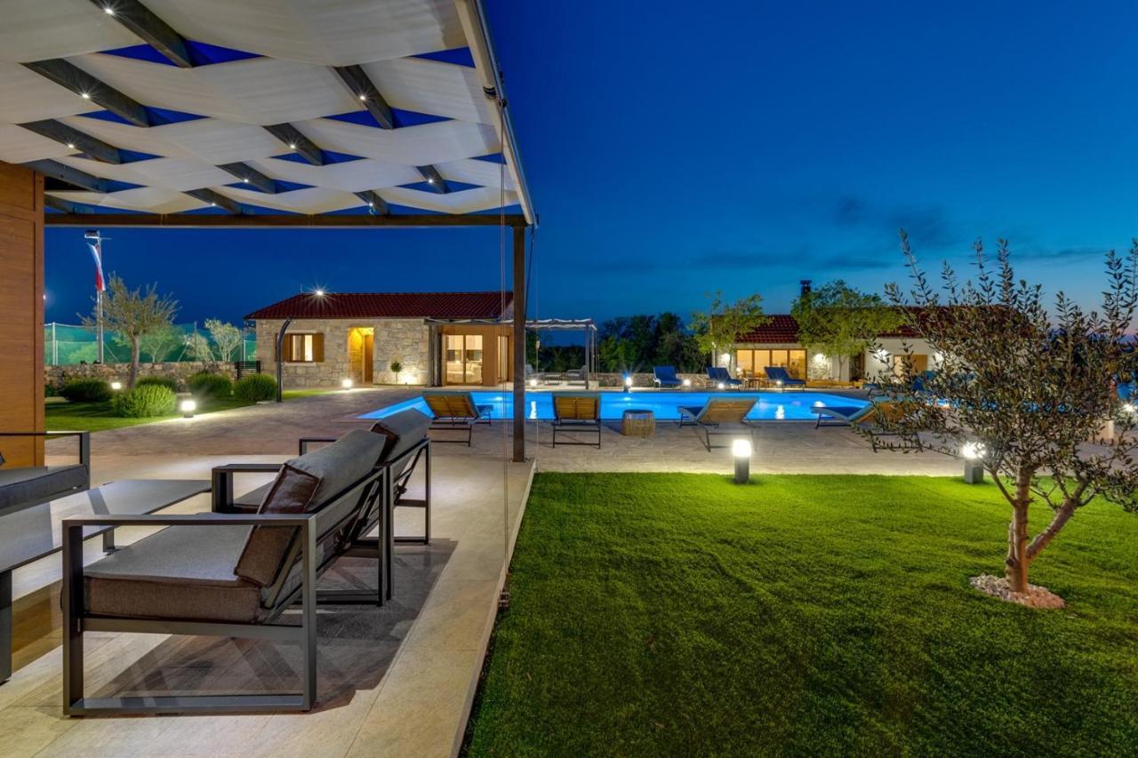 New! Promina Luxury Villa With 72Sqm Heated Pool, Jacuzzi, Infrared Sauna, Tennis Court, Media Room Bogatić Eksteriør billede