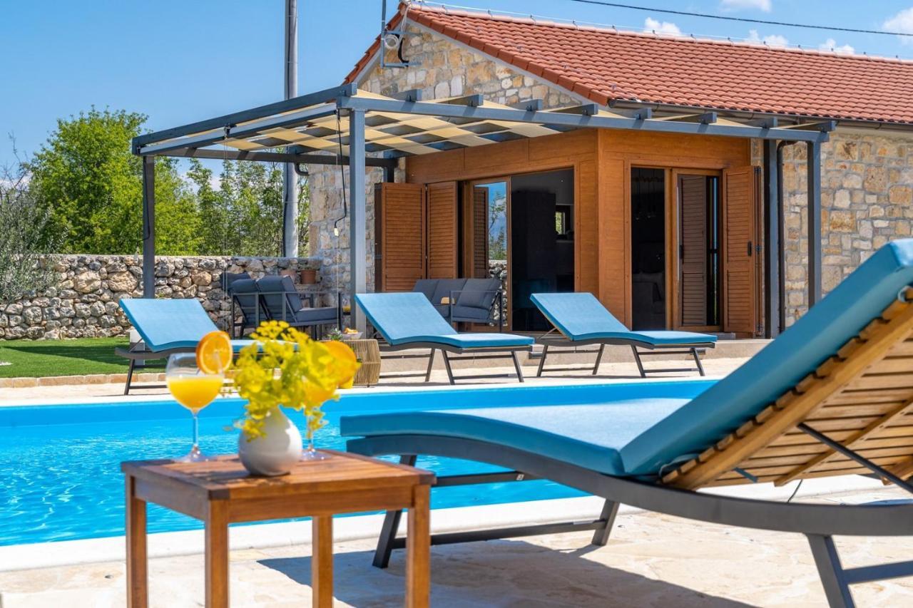 New! Promina Luxury Villa With 72Sqm Heated Pool, Jacuzzi, Infrared Sauna, Tennis Court, Media Room Bogatić Eksteriør billede