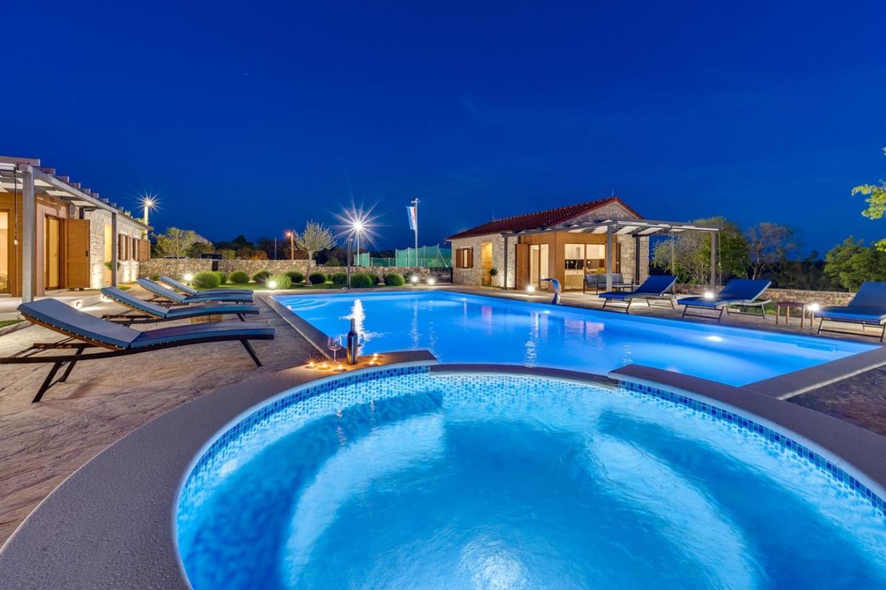 New! Promina Luxury Villa With 72Sqm Heated Pool, Jacuzzi, Infrared Sauna, Tennis Court, Media Room Bogatić Eksteriør billede