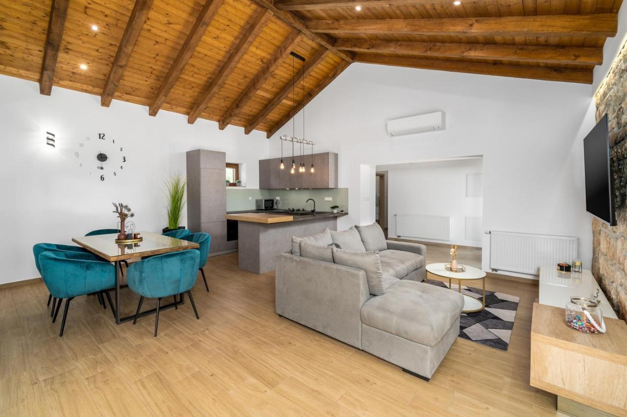 New! Promina Luxury Villa With 72Sqm Heated Pool, Jacuzzi, Infrared Sauna, Tennis Court, Media Room Bogatić Eksteriør billede