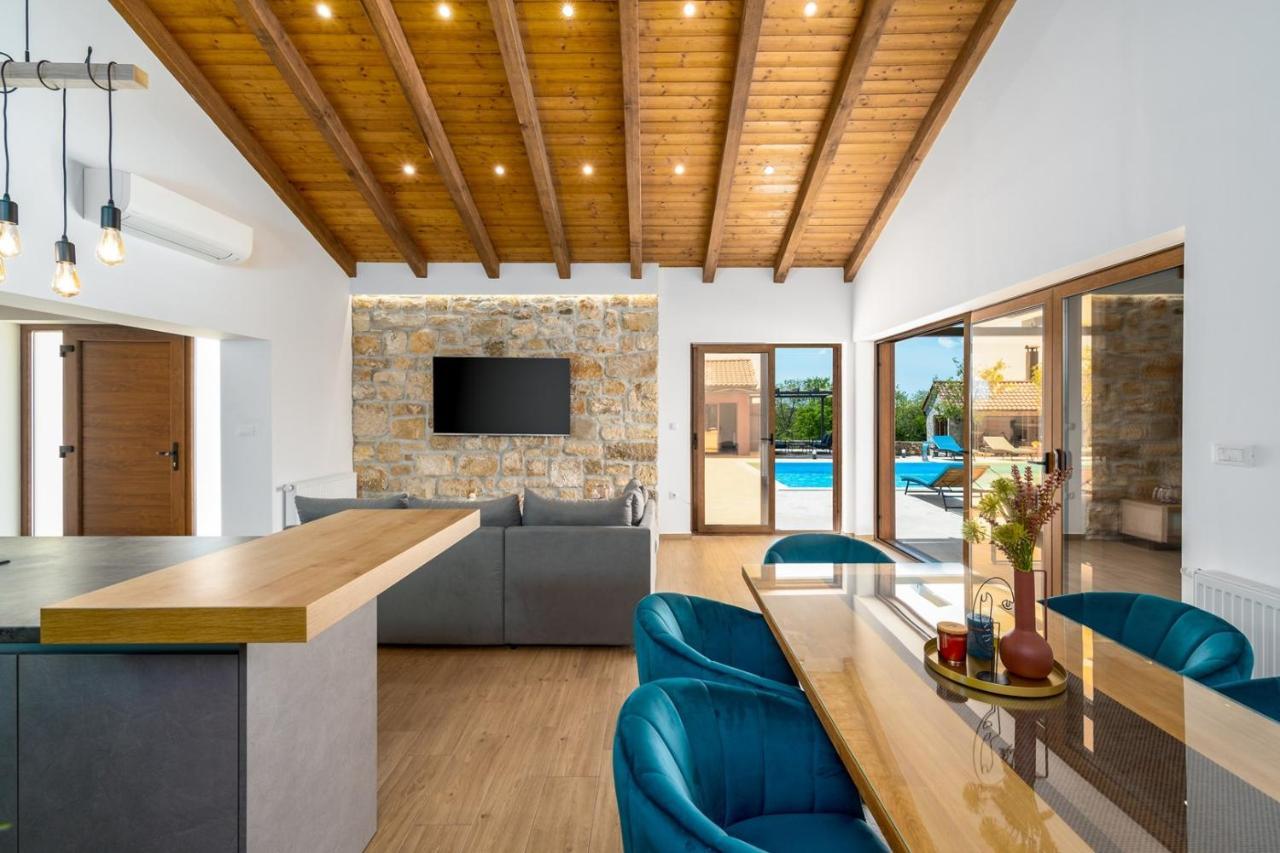 New! Promina Luxury Villa With 72Sqm Heated Pool, Jacuzzi, Infrared Sauna, Tennis Court, Media Room Bogatić Eksteriør billede