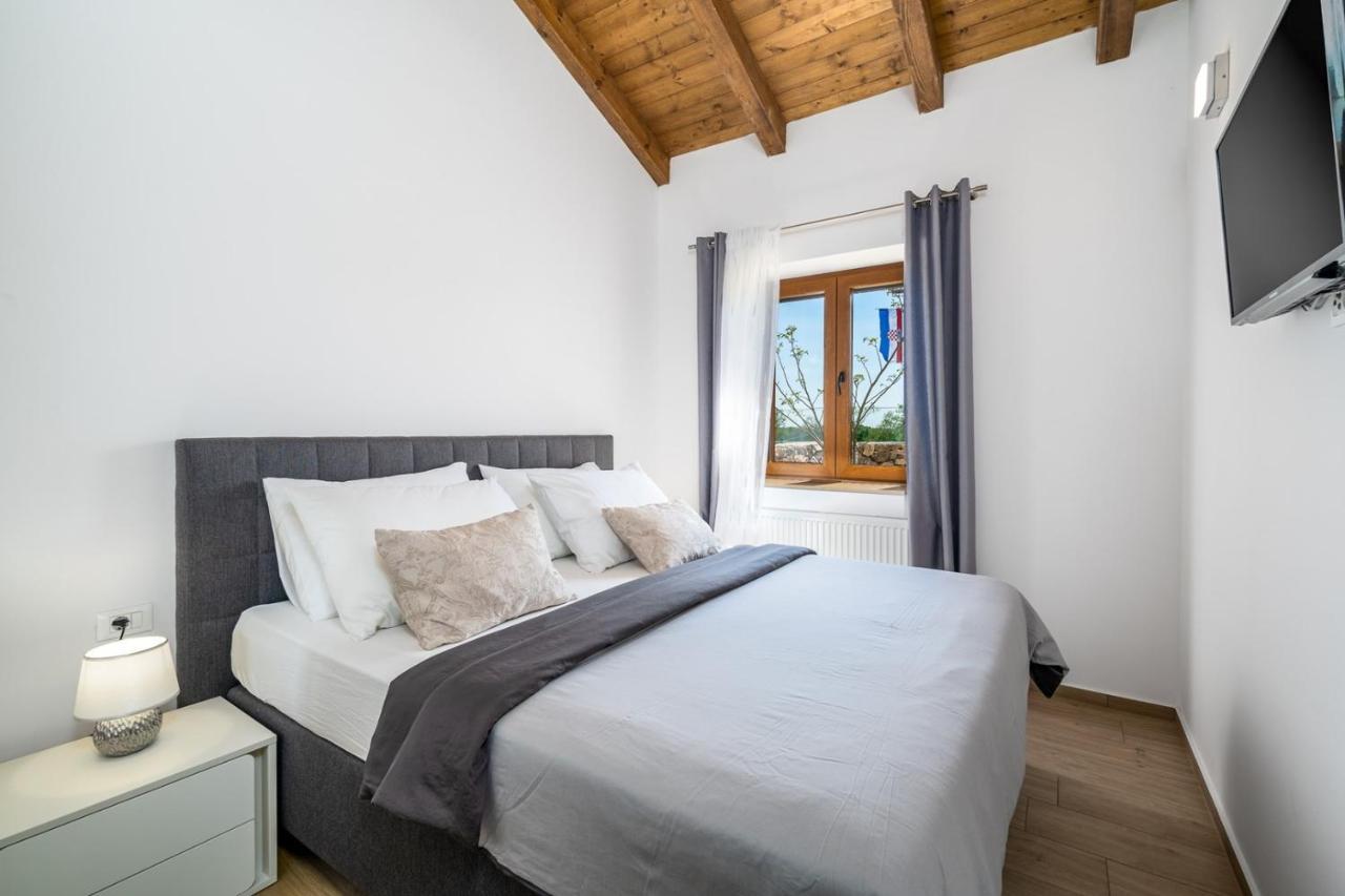 New! Promina Luxury Villa With 72Sqm Heated Pool, Jacuzzi, Infrared Sauna, Tennis Court, Media Room Bogatić Eksteriør billede