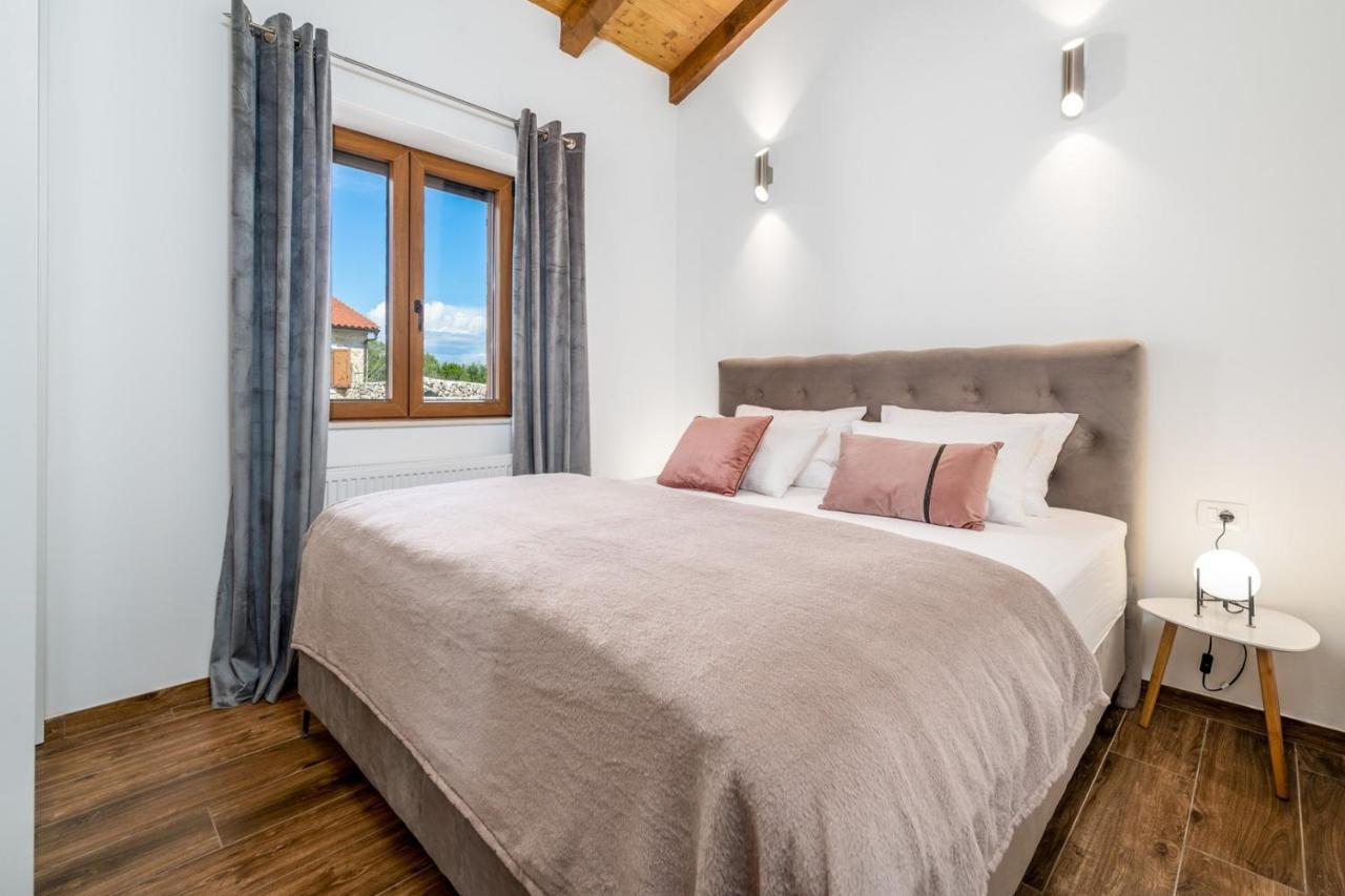 New! Promina Luxury Villa With 72Sqm Heated Pool, Jacuzzi, Infrared Sauna, Tennis Court, Media Room Bogatić Eksteriør billede