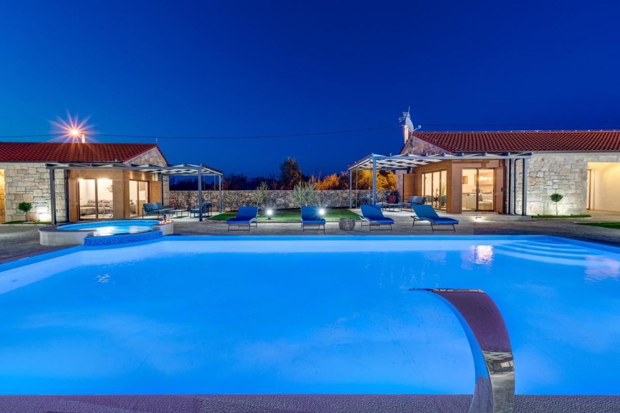 New! Promina Luxury Villa With 72Sqm Heated Pool, Jacuzzi, Infrared Sauna, Tennis Court, Media Room Bogatić Eksteriør billede