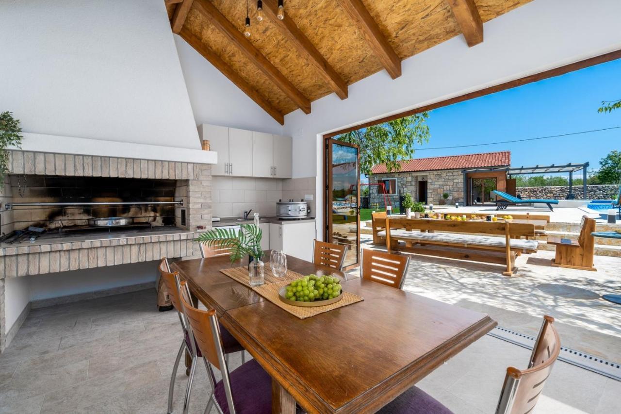 New! Promina Luxury Villa With 72Sqm Heated Pool, Jacuzzi, Infrared Sauna, Tennis Court, Media Room Bogatić Eksteriør billede